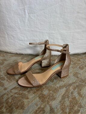 Betsey Johnson champagne gold heels